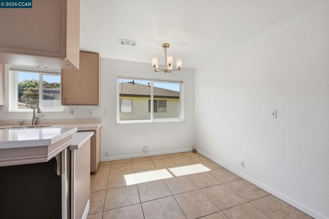 34732 Skylark Dr 4, Union City, CA 94587