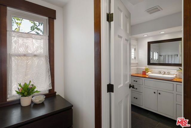 1633 Lemoyne Street, Los Angeles, CA 90026