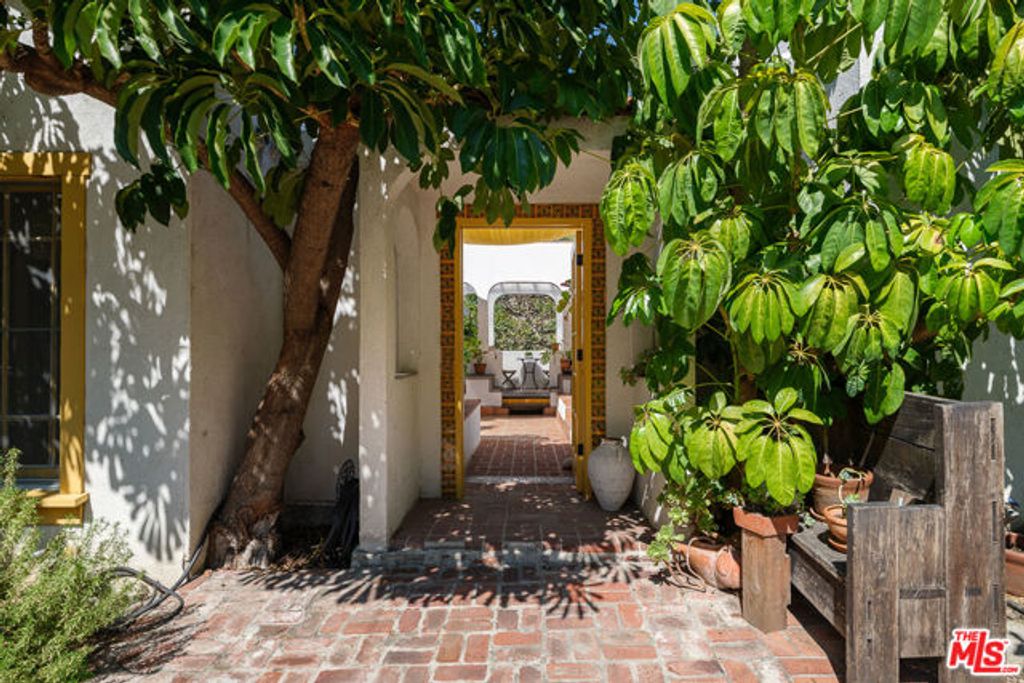 1633 Lemoyne Street, Los Angeles, CA 90026