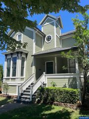 323 SW Calapooia St, Albany, OR 97321