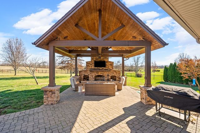 160 Farmhill Drive, Hopkinsville, KY 42240