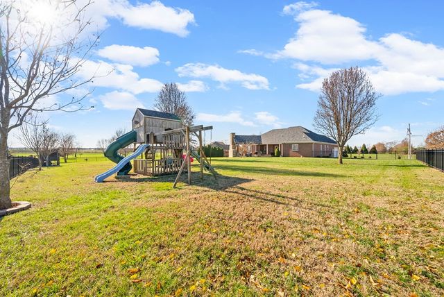 160 Farmhill Drive, Hopkinsville, KY 42240