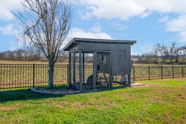 160 Farmhill Drive, Hopkinsville, KY 42240