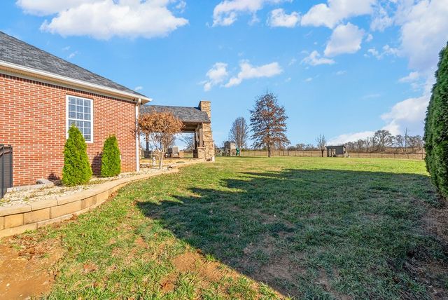 160 Farmhill Drive, Hopkinsville, KY 42240