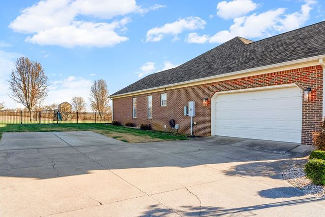 160 Farmhill Drive, Hopkinsville, KY 42240