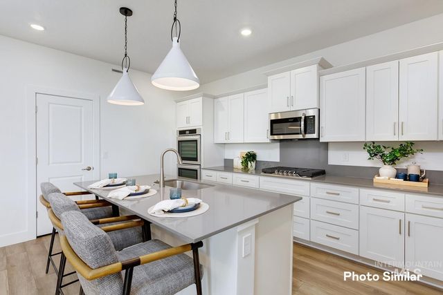 5499 E Victoria Falls Dr, Nampa, ID 83686