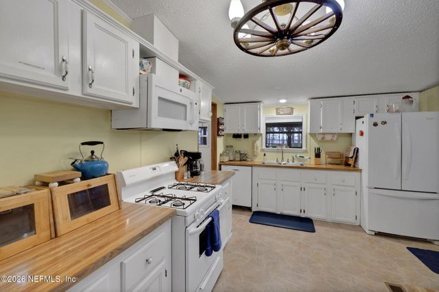 6589 SELDOM REST Road, Green Cove Springs, FL 32043