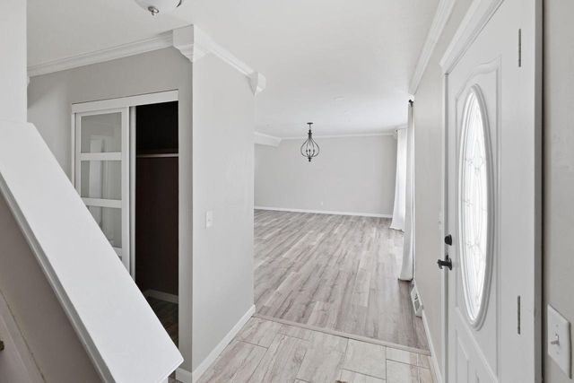 435 Golden LANE, Oak Creek, WI 53154