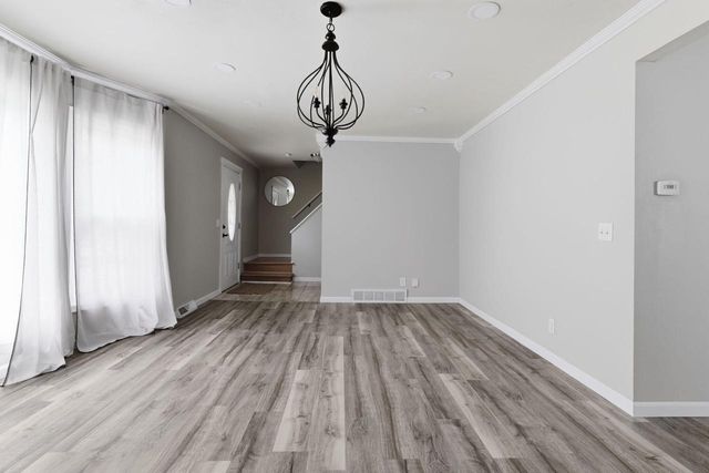 435 Golden LANE, Oak Creek, WI 53154