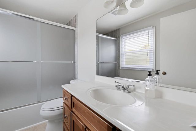435 Golden LANE, Oak Creek, WI 53154