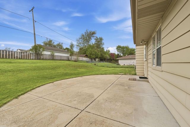 435 Golden LANE, Oak Creek, WI 53154