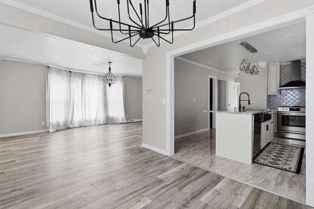 435 Golden LANE, Oak Creek, WI 53154