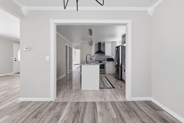 435 Golden LANE, Oak Creek, WI 53154
