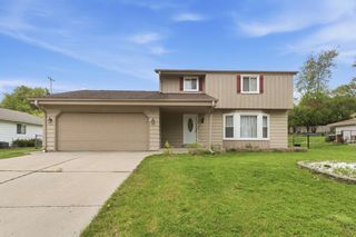 435 Golden LANE, Oak Creek, WI 53154