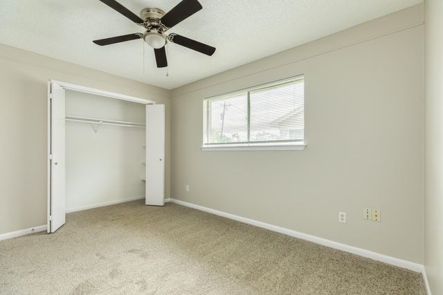 103 Honeysuckle Street, Lake Jackson, TX 77566