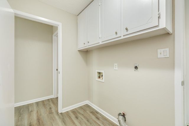 103 Honeysuckle Street, Lake Jackson, TX 77566