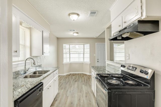 103 Honeysuckle Street, Lake Jackson, TX 77566