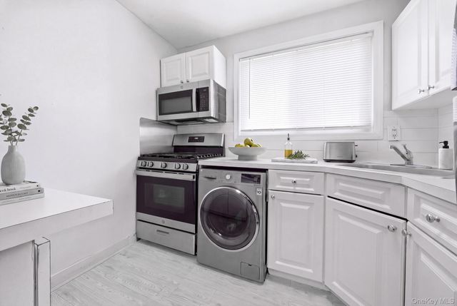 985 Fenwood 3, Valley Stream, NY 11580