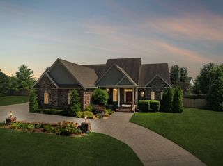 2204 Twin Peaks Ct, Spring Hill, TN 37174