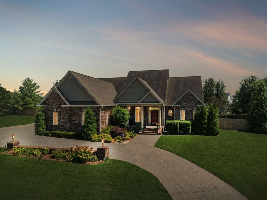 2204 Twin Peaks Ct, Spring Hill, TN 37174
