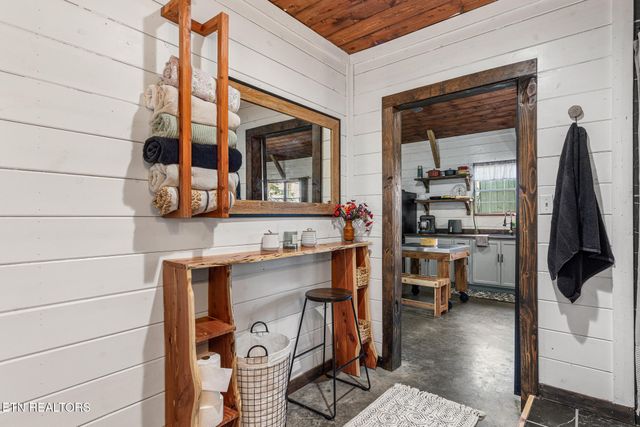 361365 County Road 38, Riceville, TN 37370
