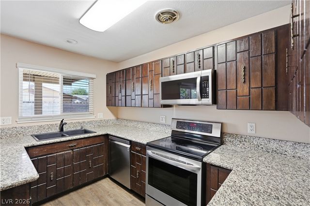 220 Candlelight Street, Las Vegas, NV 89145