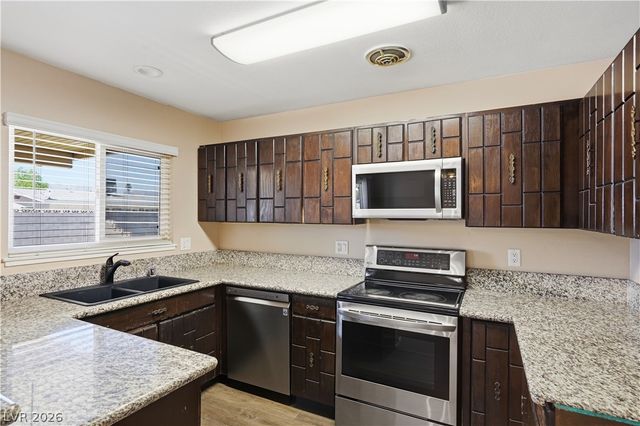 220 Candlelight Street, Las Vegas, NV 89145