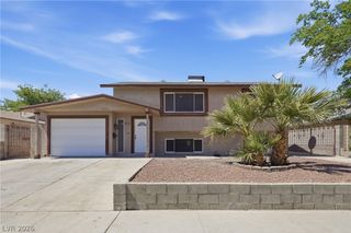 220 Candlelight Street, Las Vegas, NV 89145