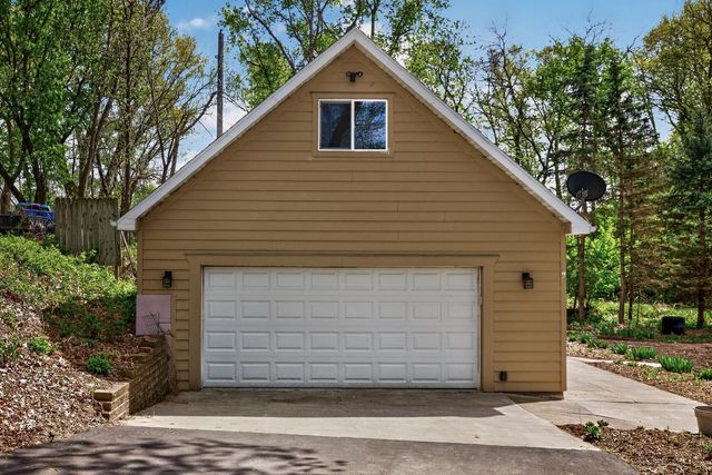 9551 Riverview Road, Eden Prairie, MN 55347