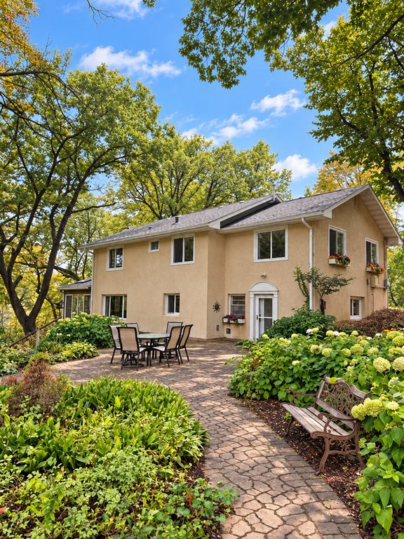 9551 Riverview Road, Eden Prairie, MN 55347