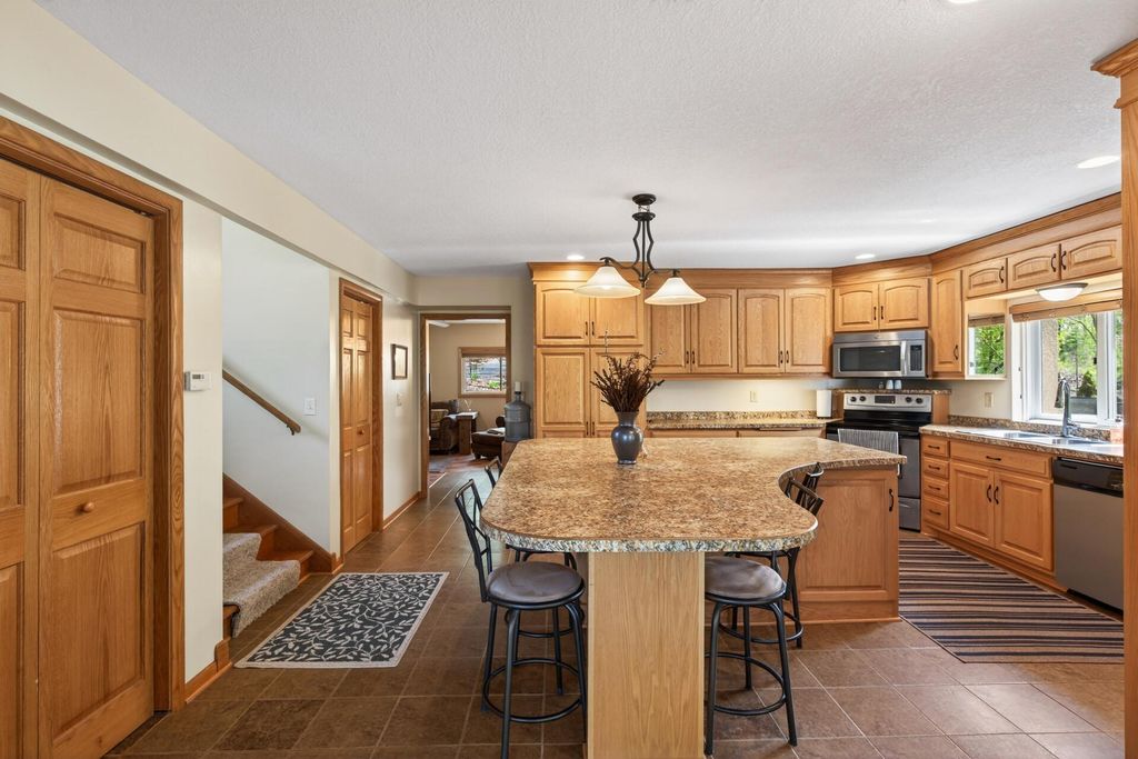 9551 Riverview Road, Eden Prairie, MN 55347 — photo 4