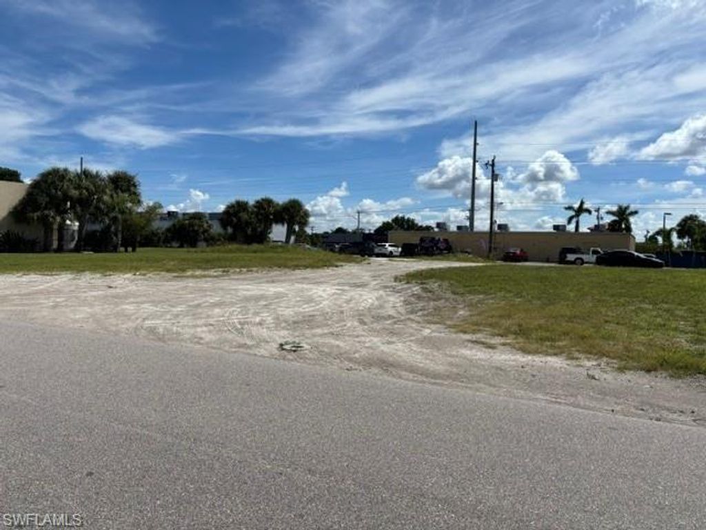 1925 SE 15th PL, CAPE CORAL, FL 33990 — photo 2
