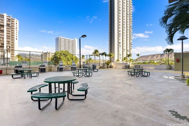 229 Paoakalani Avenue 906, Honolulu, HI 96815