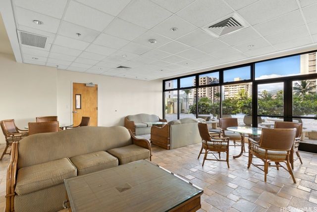 229 Paoakalani Avenue 906, Honolulu, HI 96815