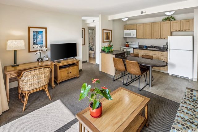 229 Paoakalani Avenue 906, Honolulu, HI 96815