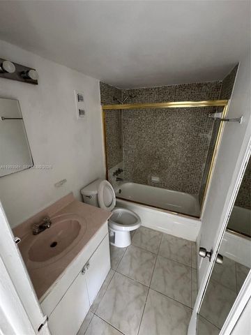 5505 NW 7th St W202, Miami, FL 33126