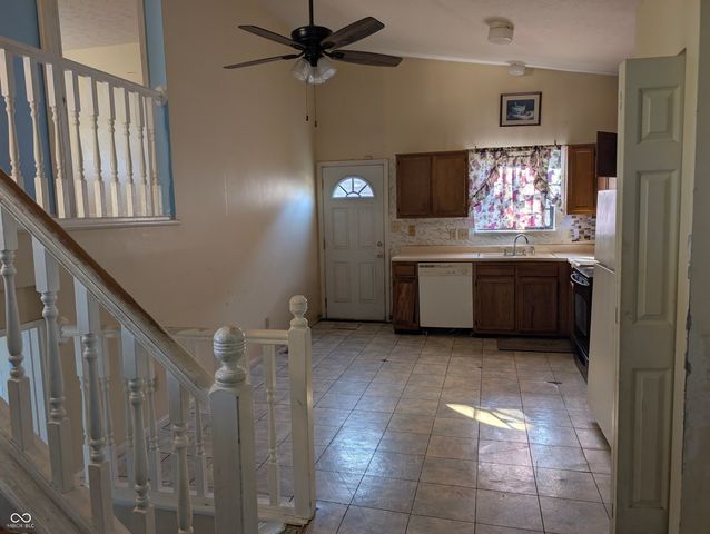 4117 Luxembourg Circle E, Indianapolis, IN 46228