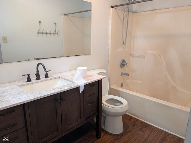 4117 Luxembourg Circle E, Indianapolis, IN 46228