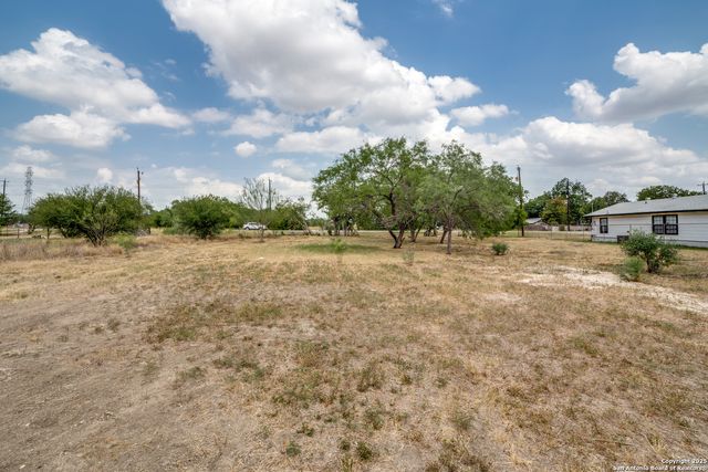 13839 E Somerset, Von Ormy, TX 78073