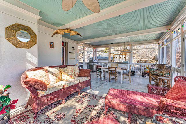 1414 N Benton Avenue, Springfield, MO 65802