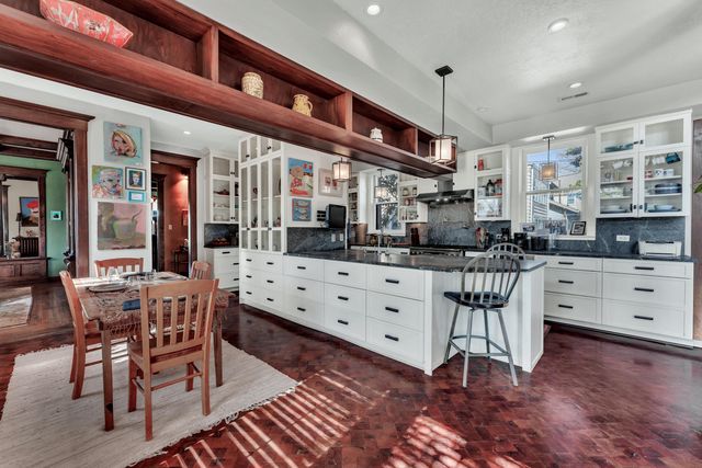 1414 N Benton Avenue, Springfield, MO 65802