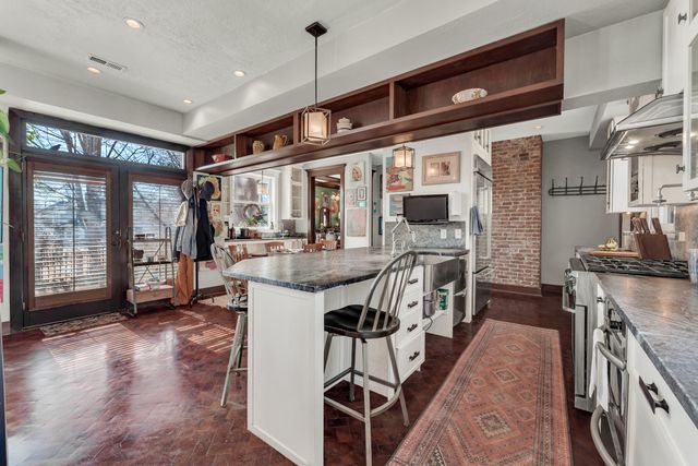 1414 N Benton Avenue, Springfield, MO 65802