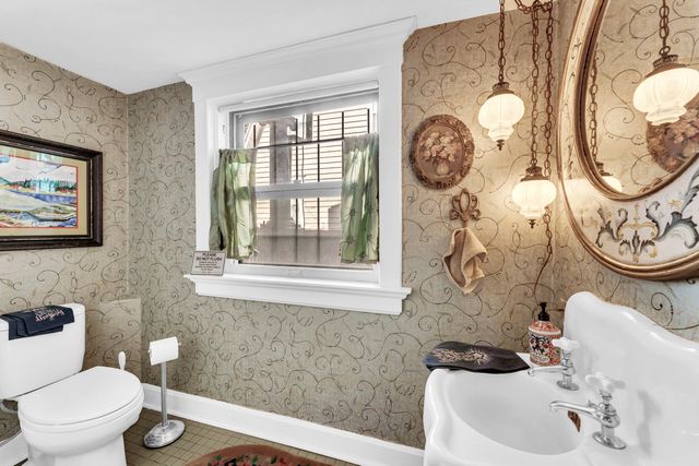 1414 N Benton Avenue, Springfield, MO 65802