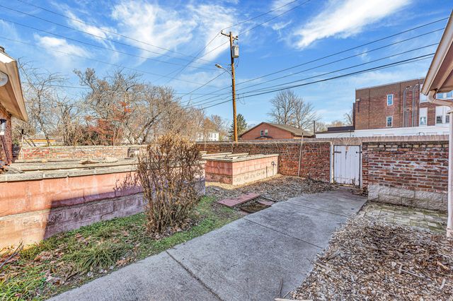 1414 N Benton Avenue, Springfield, MO 65802
