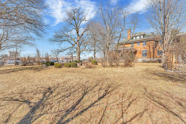 1414 N Benton Avenue, Springfield, MO 65802