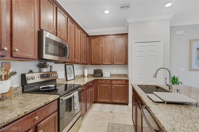 10100 Tin Maple DR 11, Estero, FL 33928