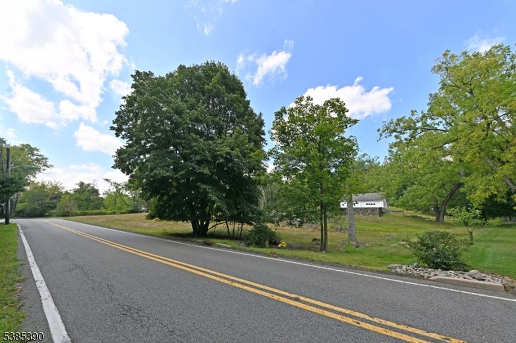235 Wearimus Rd, Hohokus Boro, NJ 07423 — photo 3
