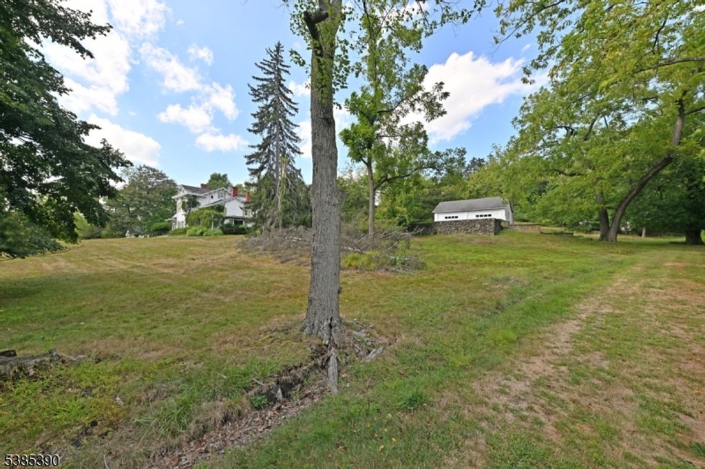 235 Wearimus Rd, Hohokus Boro, NJ 07423 — photo 4