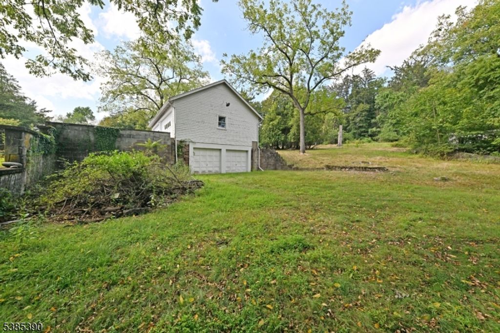 235 Wearimus Rd, Hohokus Boro, NJ 07423 — photo 5