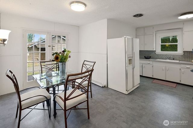 1564 NE Serpentine Place, Shoreline, WA 98155